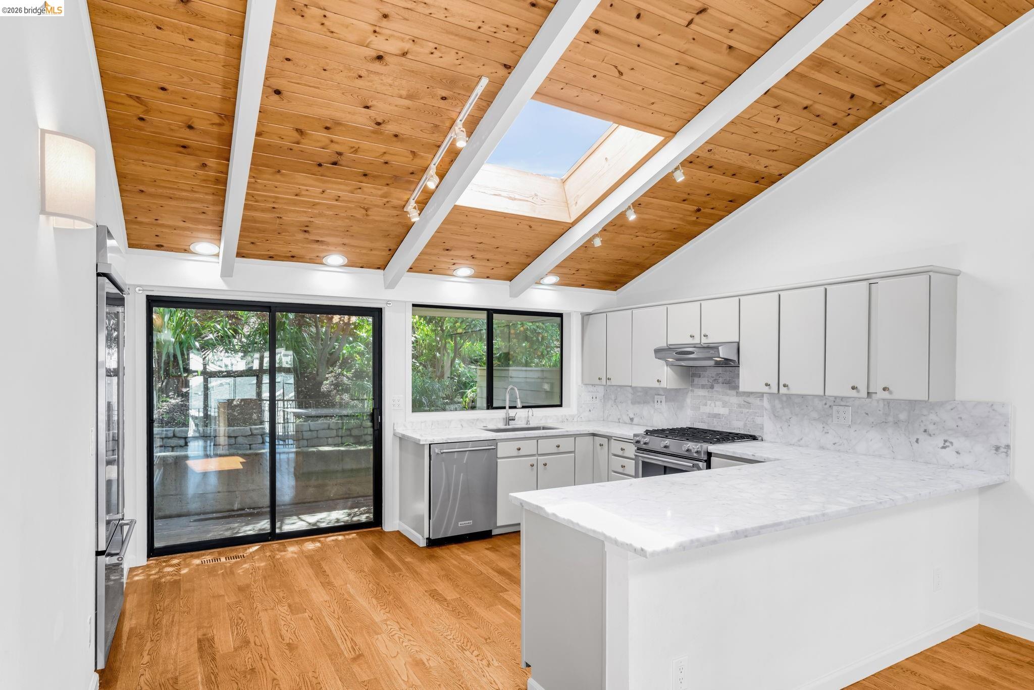 1881 Grand View Drive