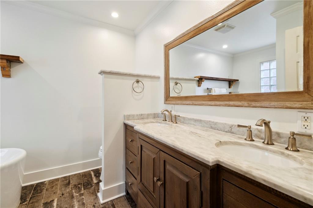 6735 GENERAL DIAZ Street