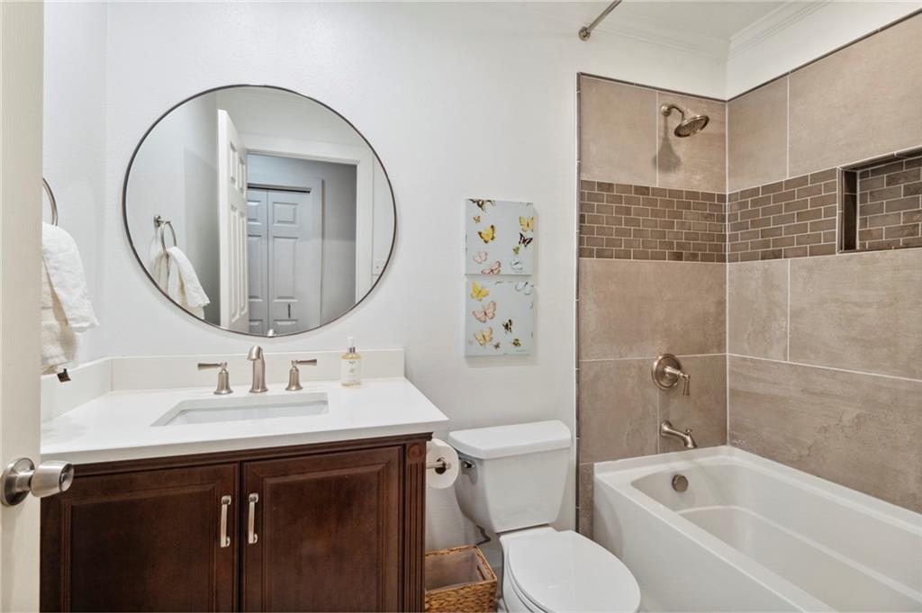 6735 GENERAL DIAZ Street