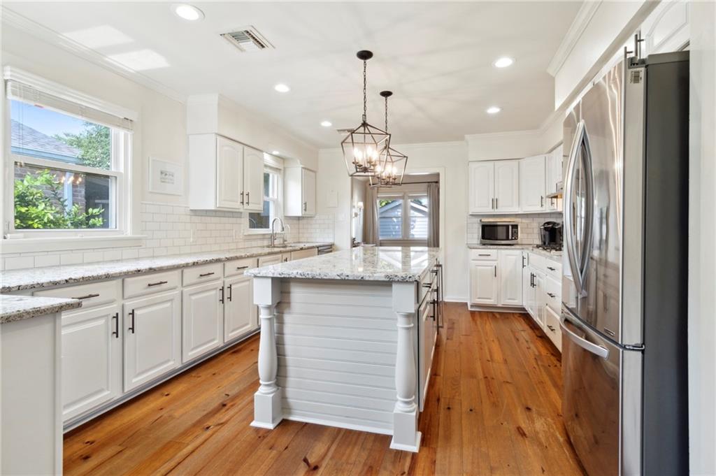 6735 GENERAL DIAZ Street