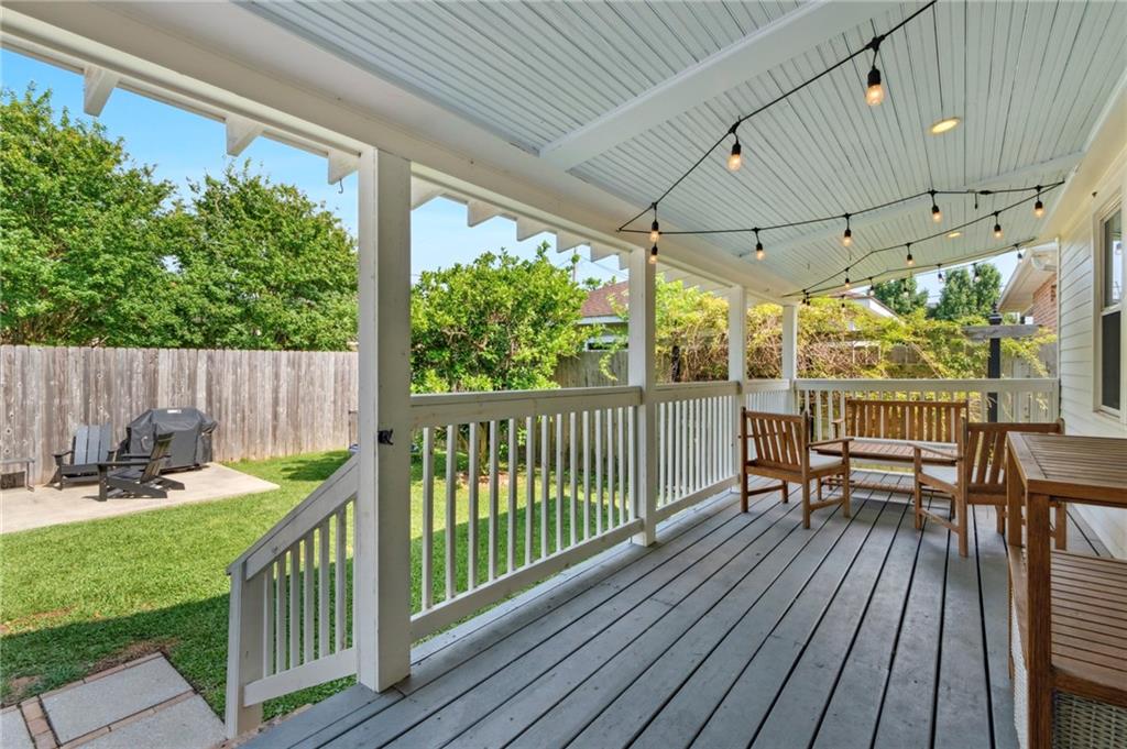 6735 GENERAL DIAZ Street