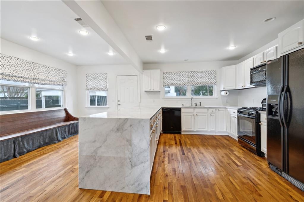 139 MIDDLE PARK Place