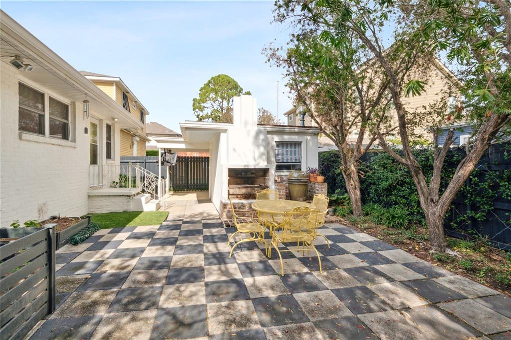 139 MIDDLE PARK Place