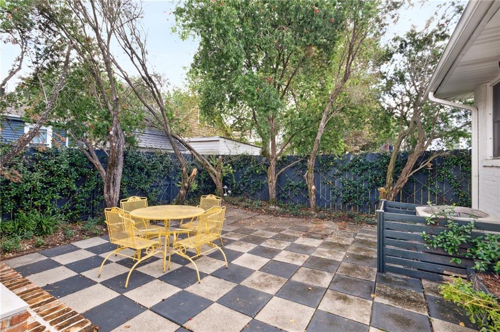 139 MIDDLE PARK Place