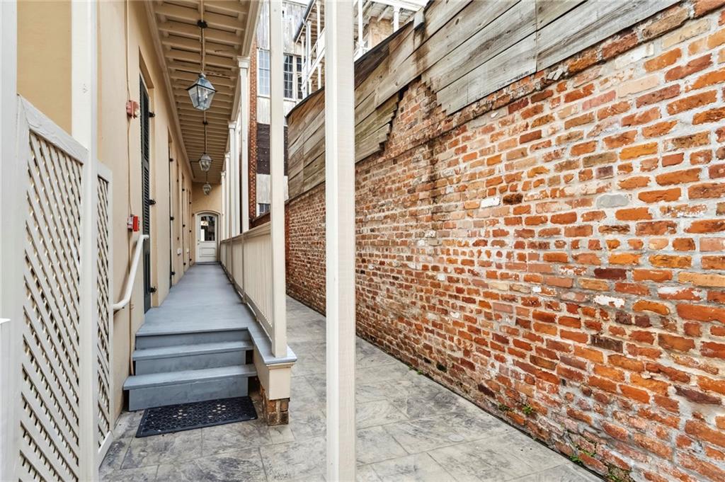 528 N RAMPART Street 5