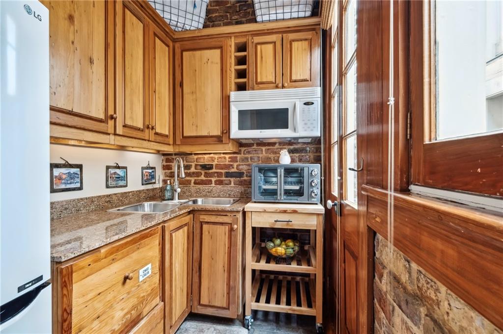 528 N RAMPART Street 5