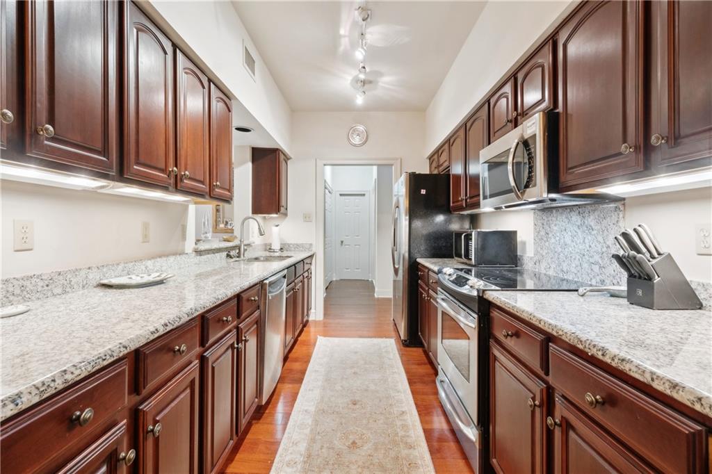 801 RUE BURGUNDY Street 113