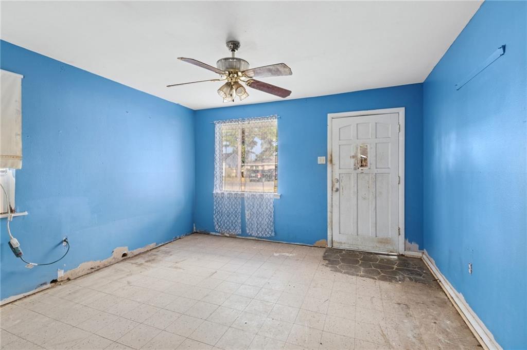 2135 DELAWARE Avenue