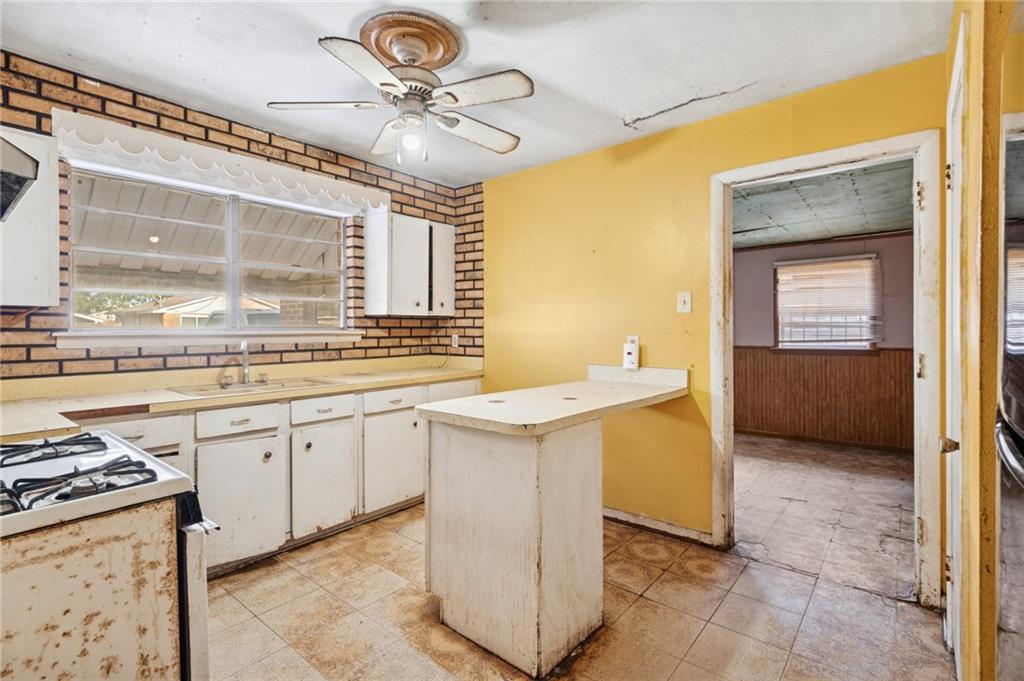 2135 DELAWARE Avenue