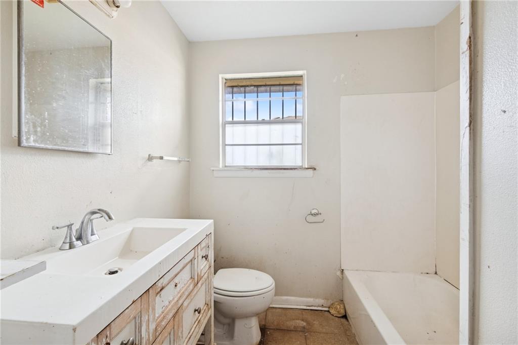 2135 DELAWARE Avenue