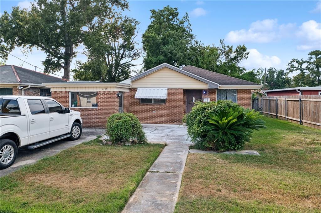 2135 DELAWARE Avenue