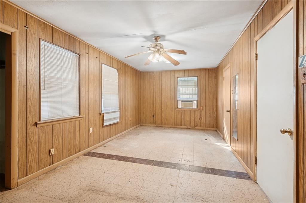 2135 DELAWARE Avenue