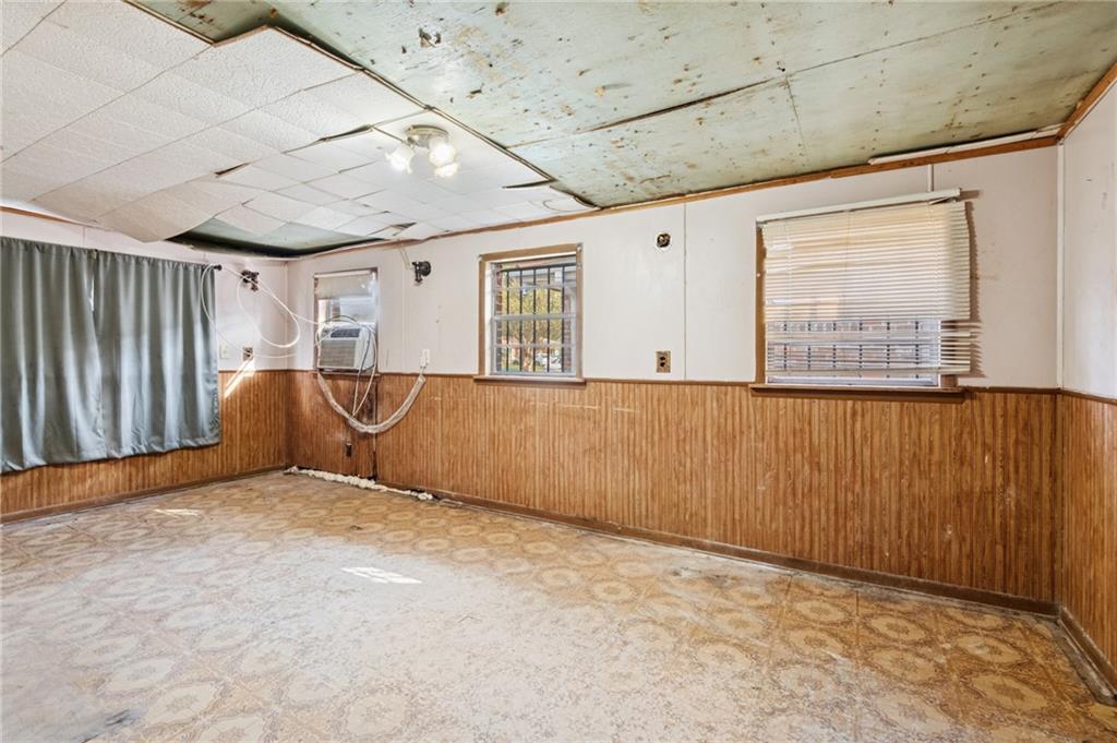 2135 DELAWARE Avenue