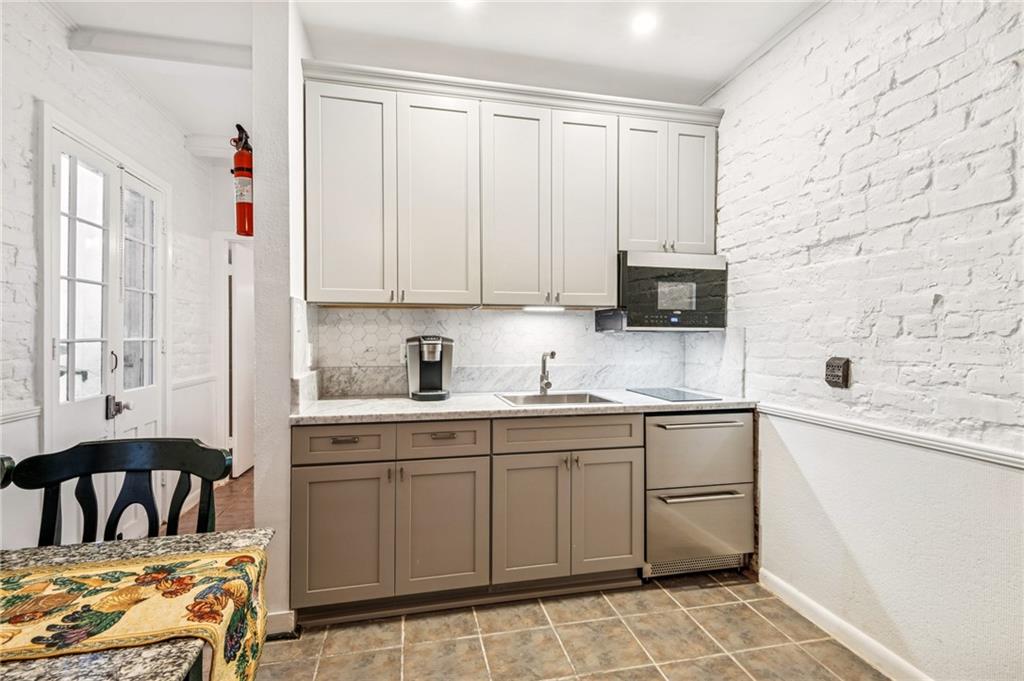 1204 CHARTRES Street 5