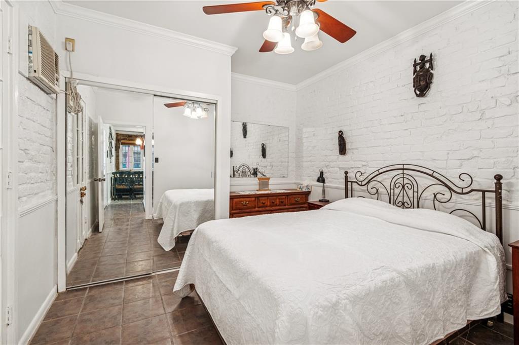 1204 CHARTRES Street 5