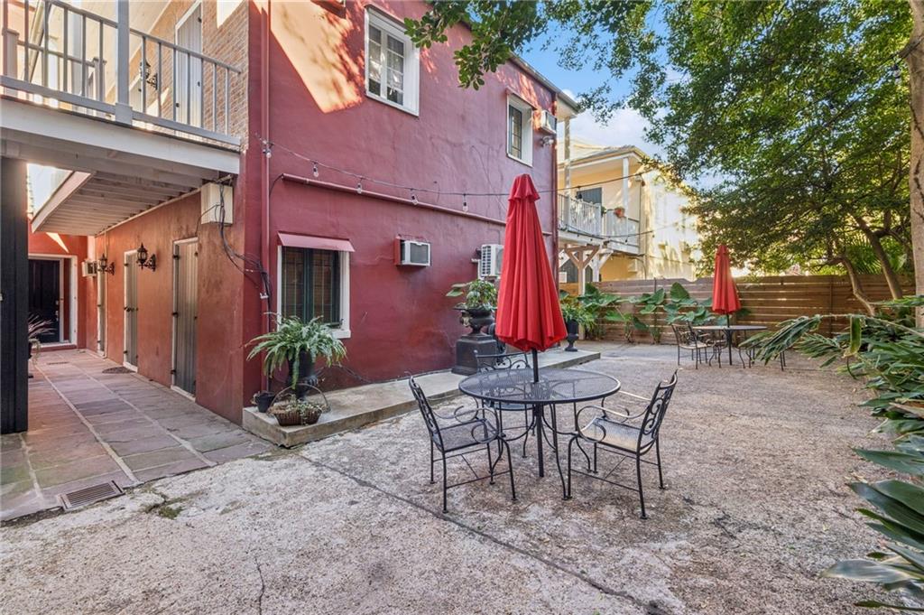 1204 CHARTRES Street 5