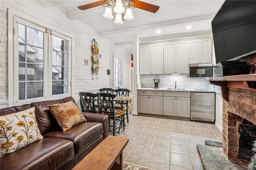 1204 CHARTRES Street 5