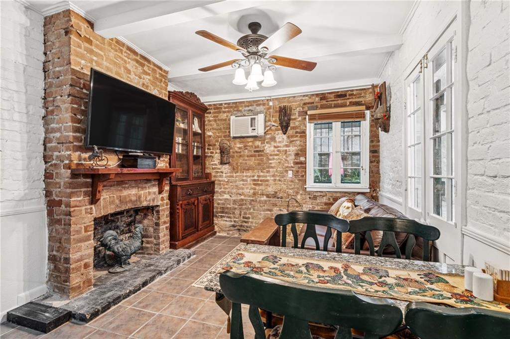 1204 CHARTRES Street 5