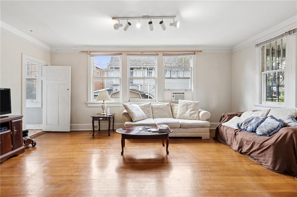 6040 42 PRYTANIA Street