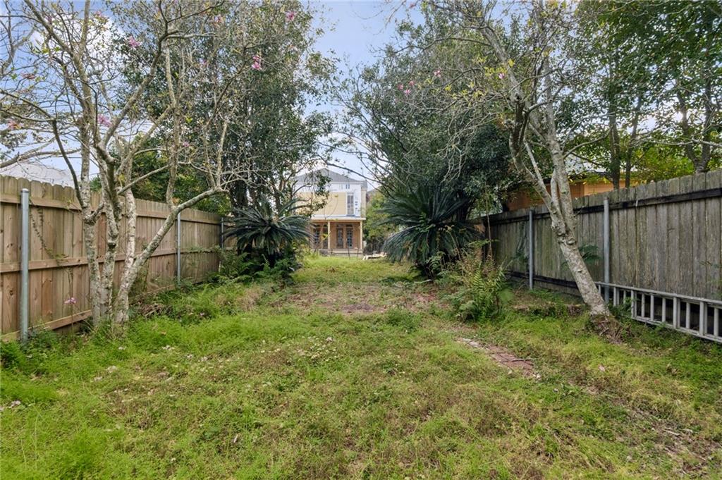 6040 PRYTANIA Street