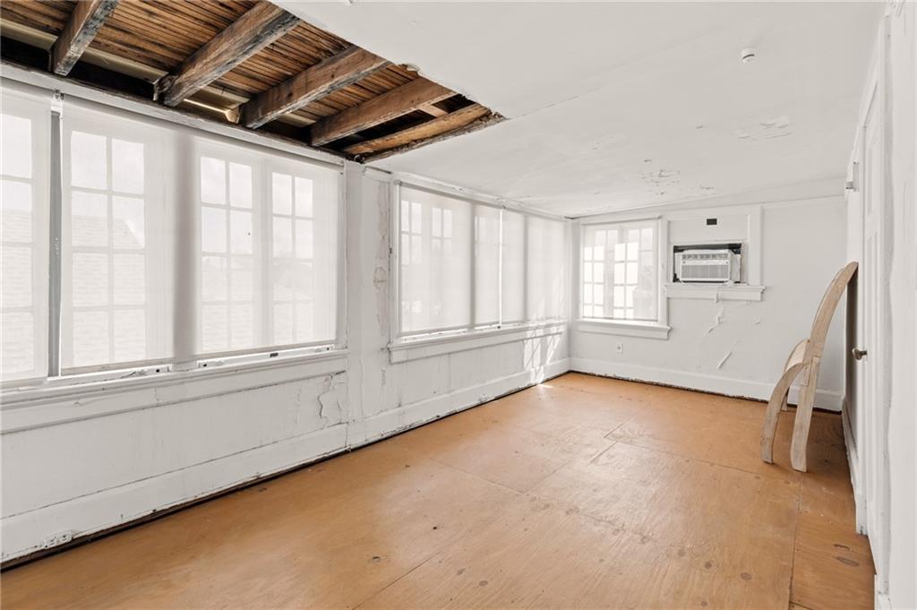 6040 PRYTANIA Street