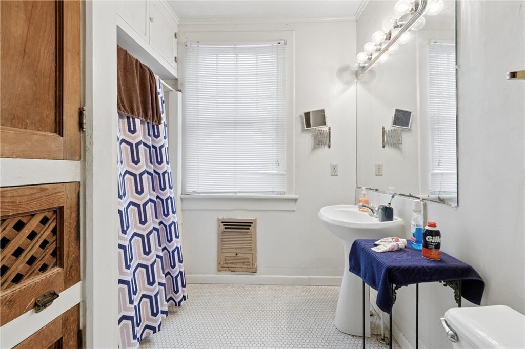 6040 PRYTANIA Street