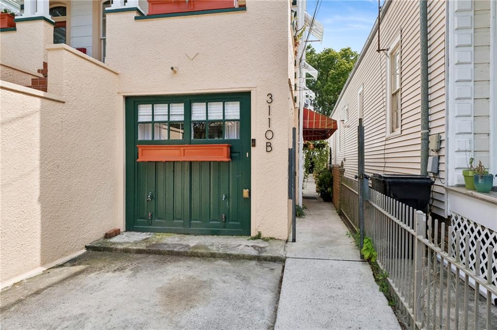 3110 DESOTO Street B