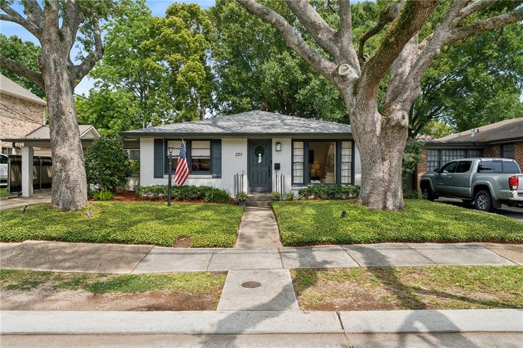 227 E WILLIAM DAVID Parkway