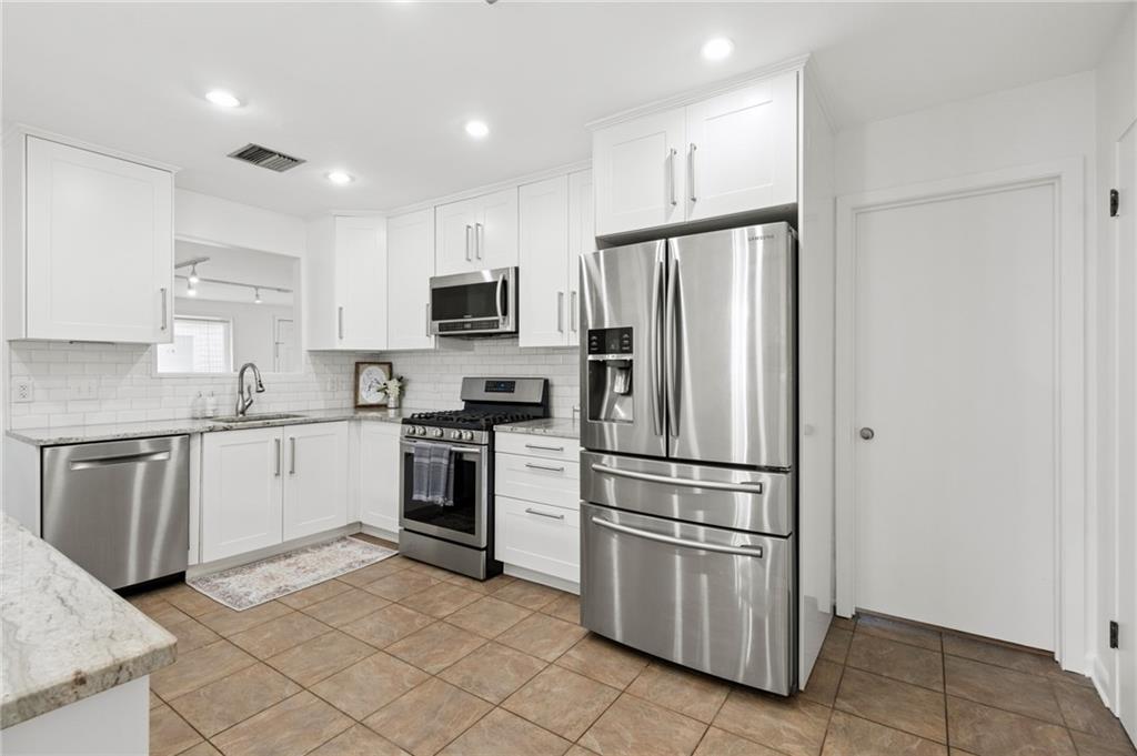 3529 CLIFFORD Drive