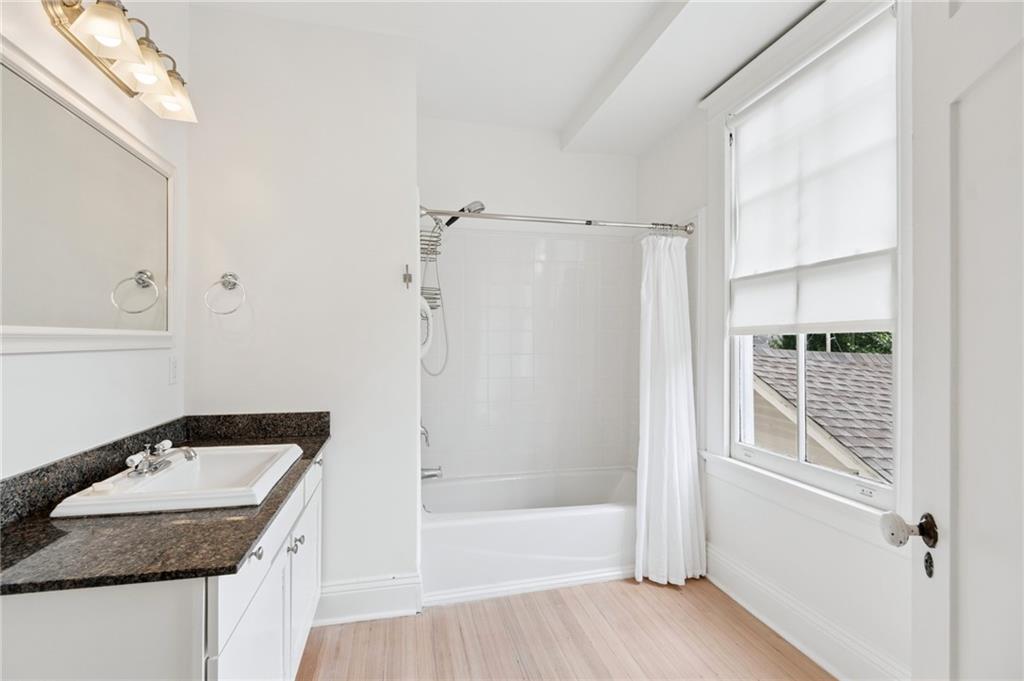 2036 ROBERT Street