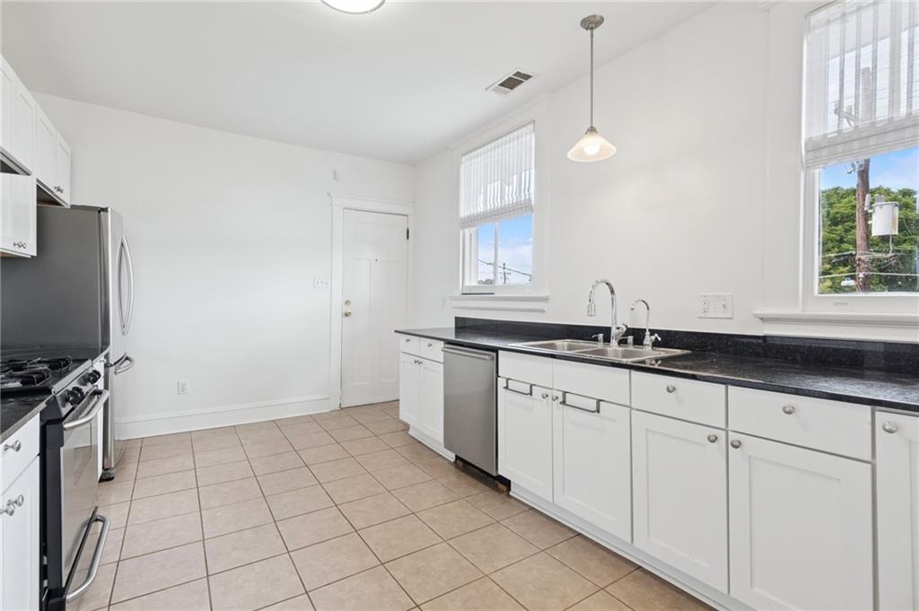 2036 ROBERT Street