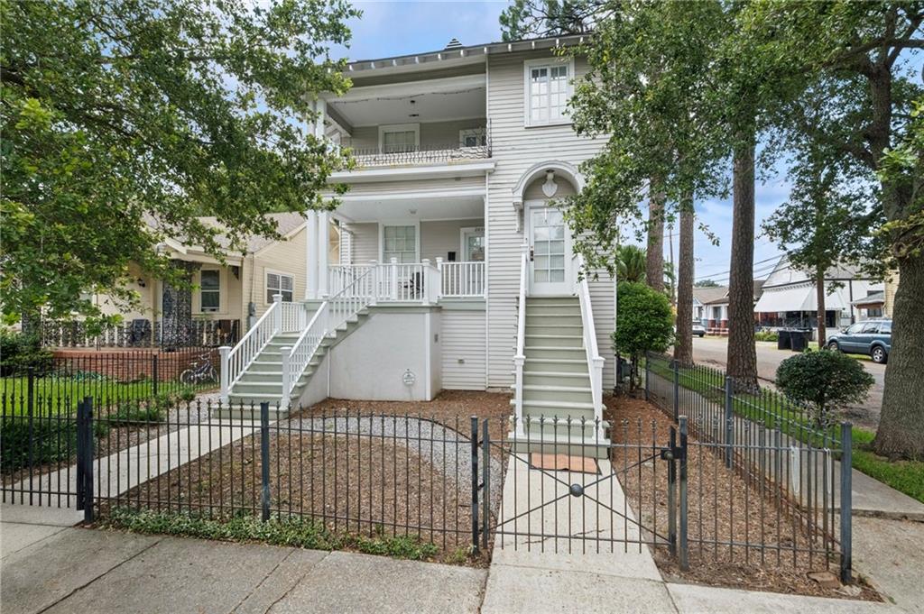 2036 ROBERT Street