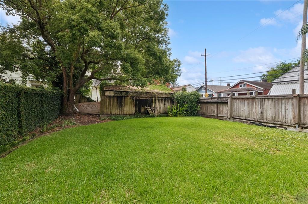 2036 ROBERT Street