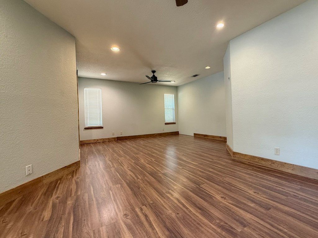 114 Edgewood Dr