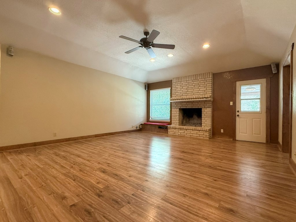 114 Edgewood Dr