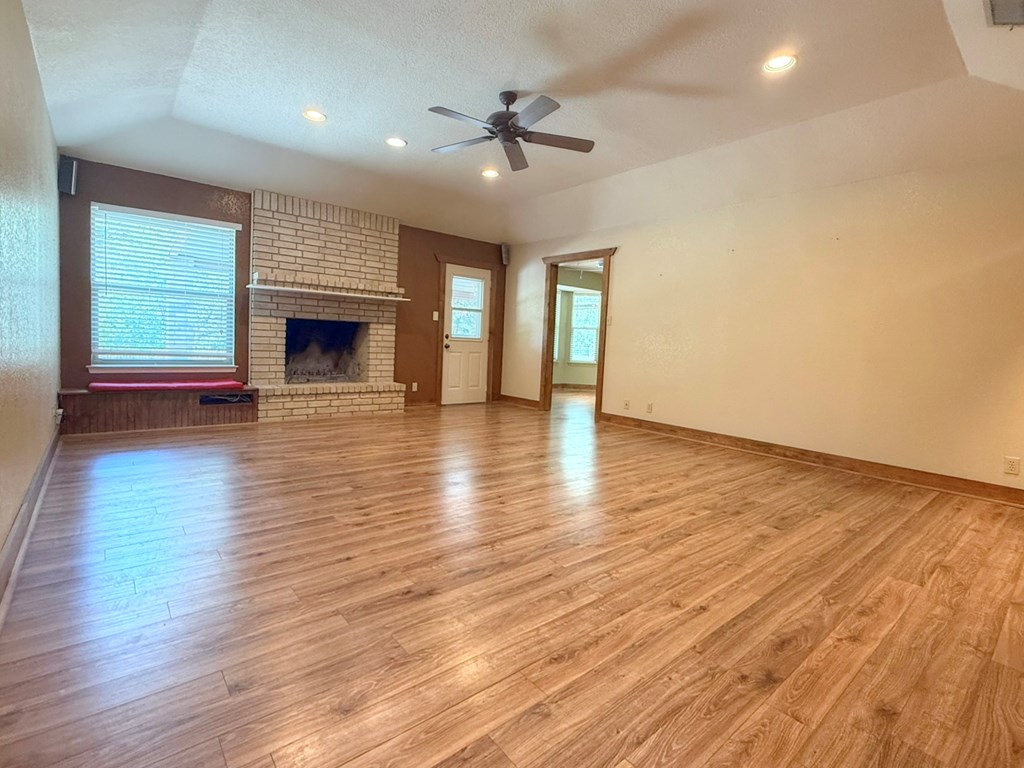 114 Edgewood Dr