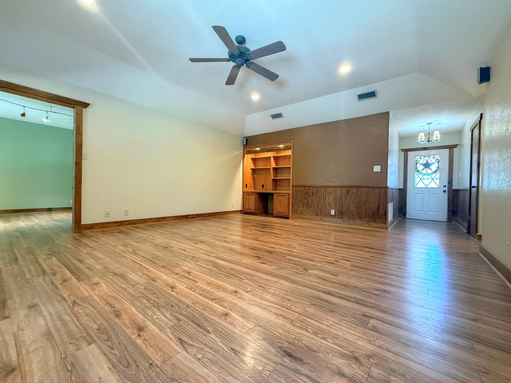 114 Edgewood Dr