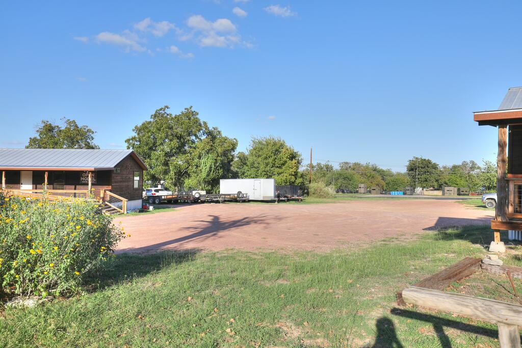 504 Longhorn St