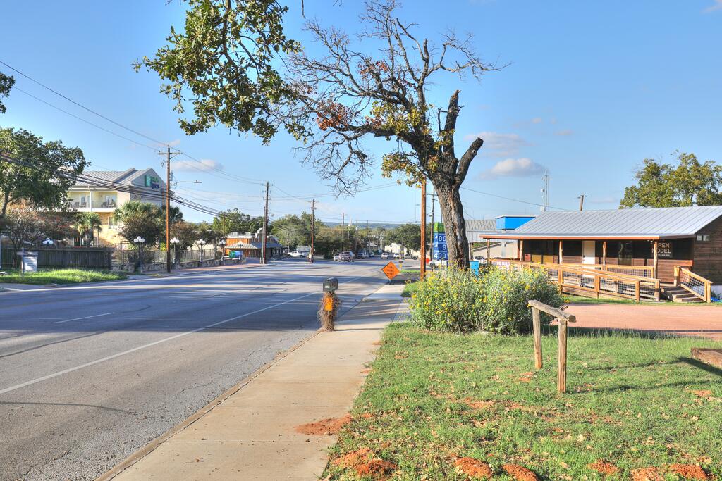 504 Longhorn St