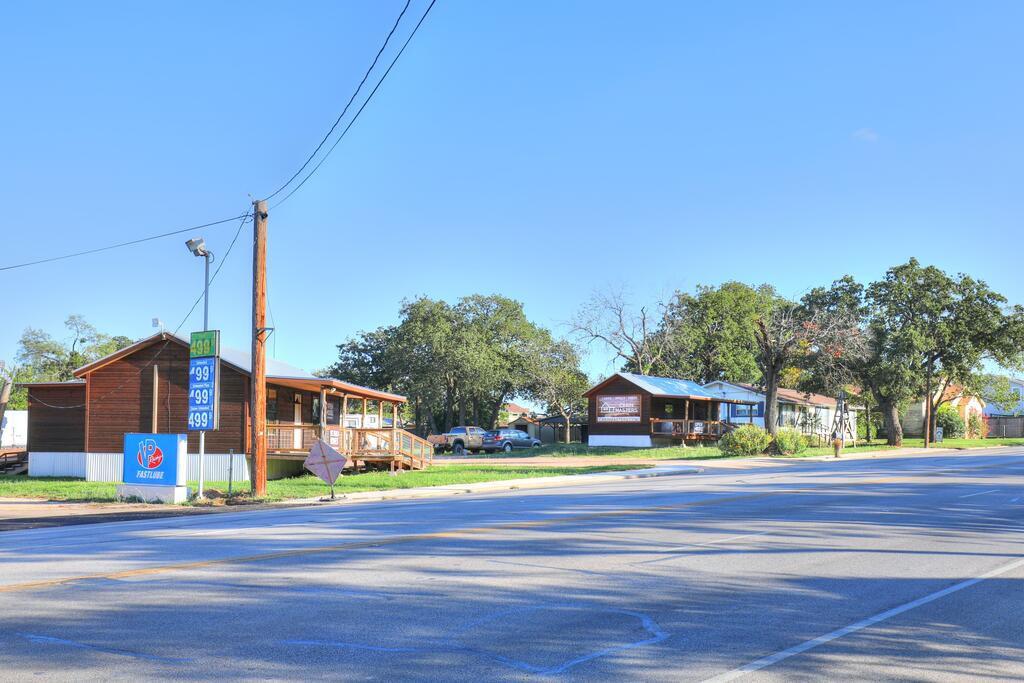 504 Longhorn St