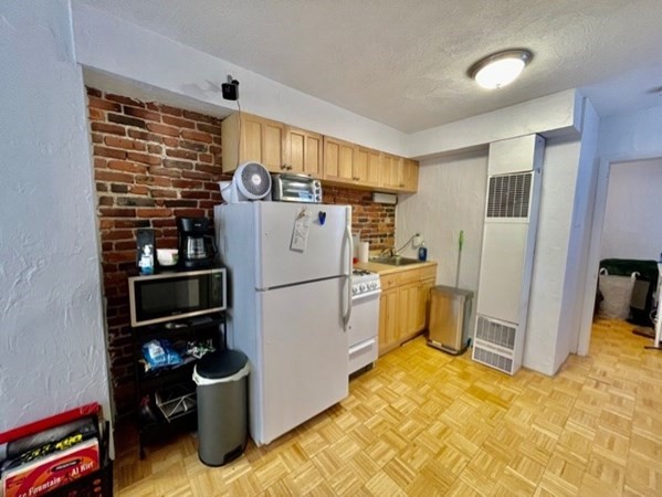 23 Harris St