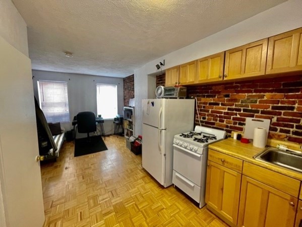 23 Harris St