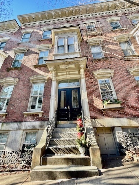 32 Chestnut St # 3