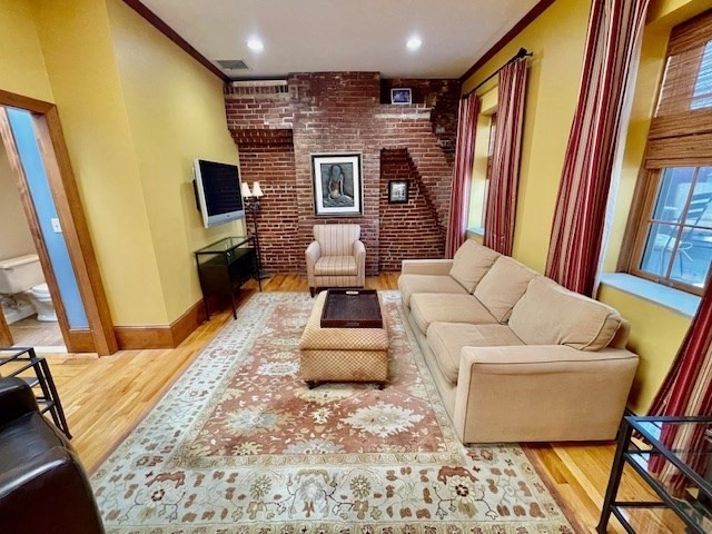32 Chestnut St # 3