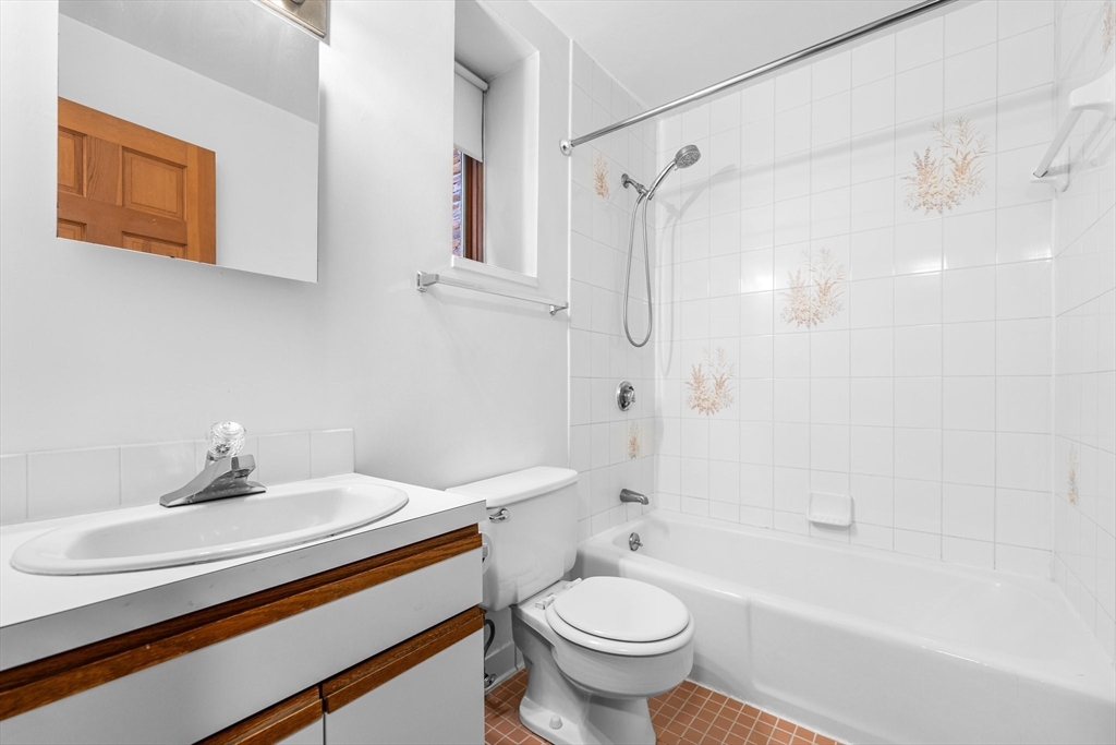 30 Clark St # 1 Unit: 2-1