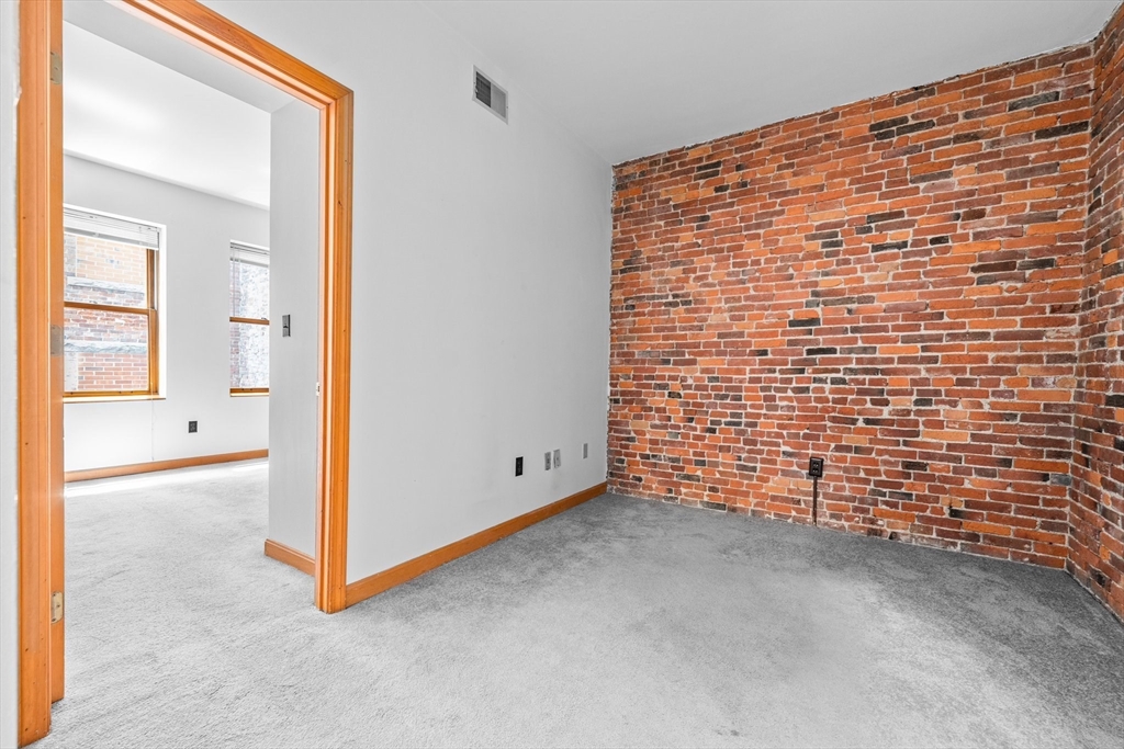 30 Clark St # 1 Unit: 2-1