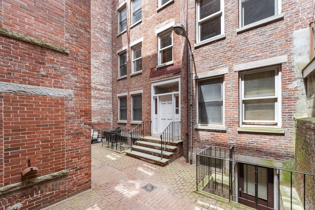 30 Clark St # 1 Unit: 2-1