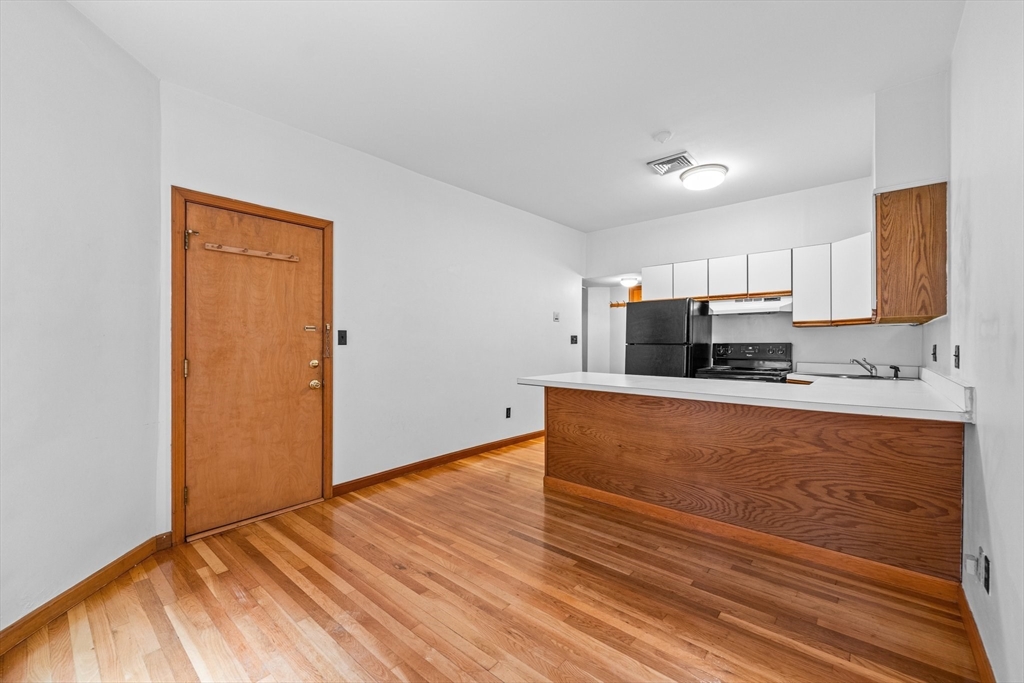 30 Clark St # 1 Unit: 2-1