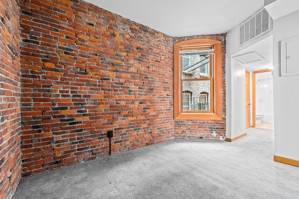30 Clark St # 1 Unit: 2-1