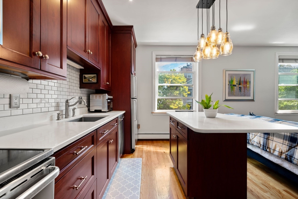 342 Commercial St # 6